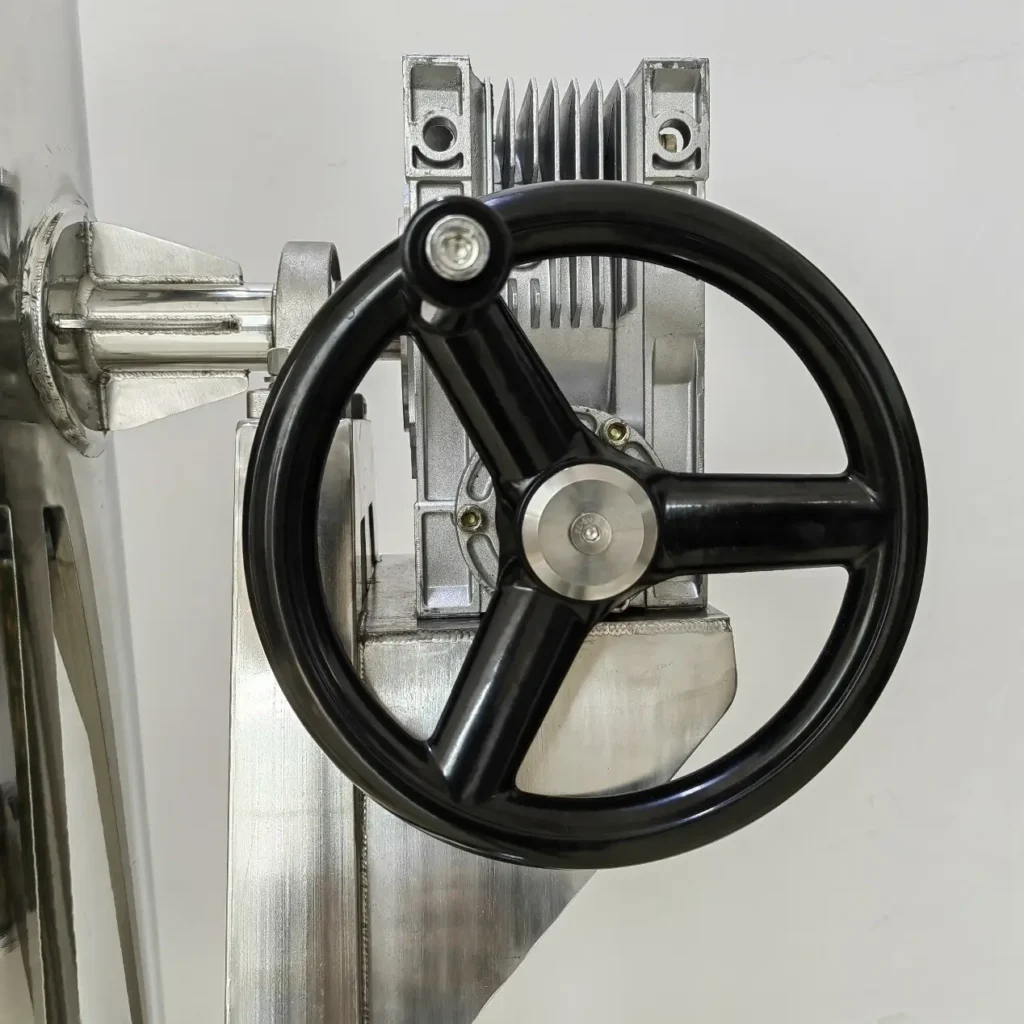 The new custom design of hand wheel cartridge filter housing