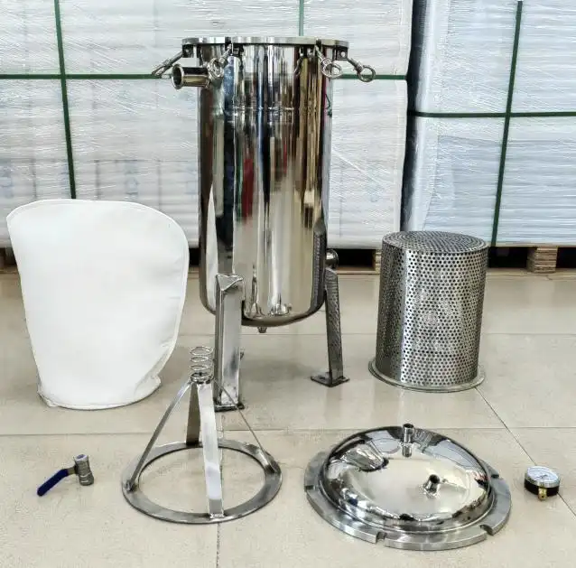 What's the difference between the bag filter housing and cartridge filter housing